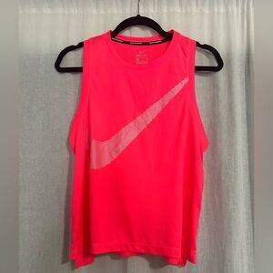 Nike NWOT dri fit tank top with silver design